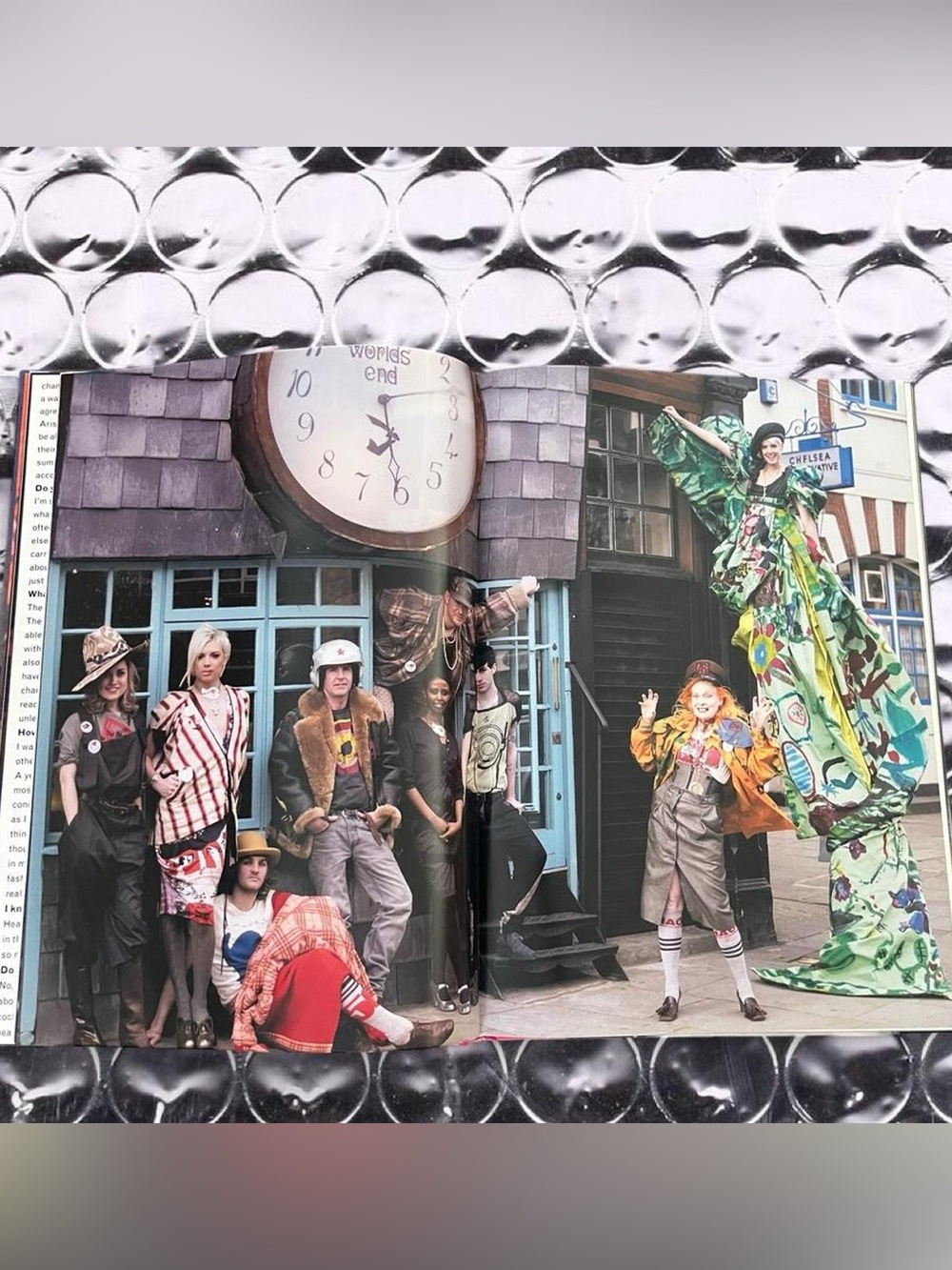 ULTRA RARE Vivienne Westwood GIANT Taschen coffee table book • hardcover •
2012 - Picture 2 of 8